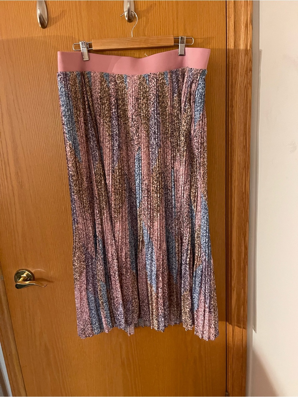 Torrid 2X  Pleated Chiffon  Multicolor Midi Skirt in Pink and Blue Print - RETRO
